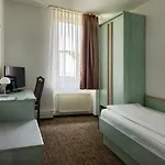Lipa, & Bistro Hotel