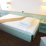 Lipa, & Bistro Hotel