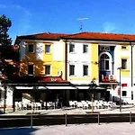 Lipa, & Bistro Hotel