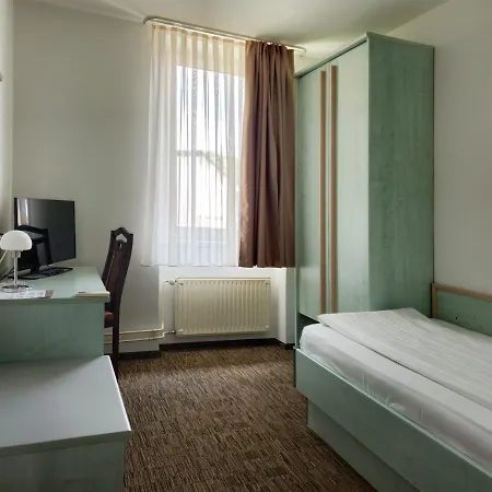 Lipa, & Bistro Hotel