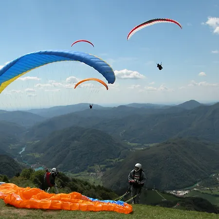 Lipa, & Bistro فندق