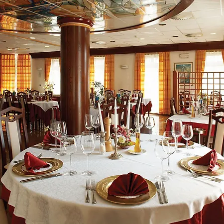 Lipa, & Bistro 3*