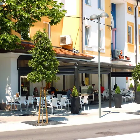 Lipa, & Bistro Hotel 3*