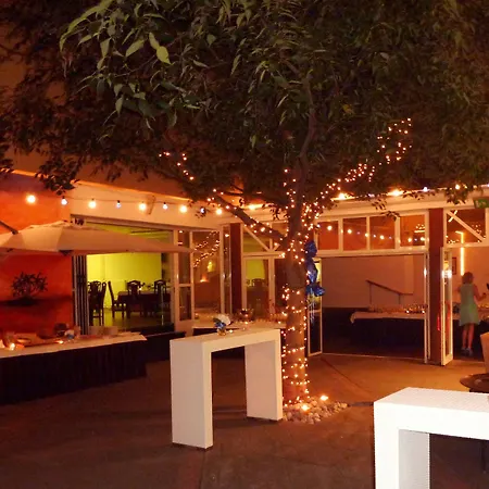 Lipa, & Bistro فندق