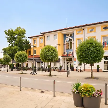 Hotel Lipa, & Bistro