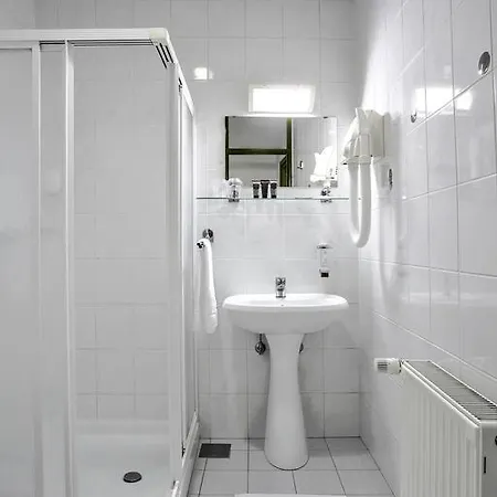 Lipa, & Bistro فندق