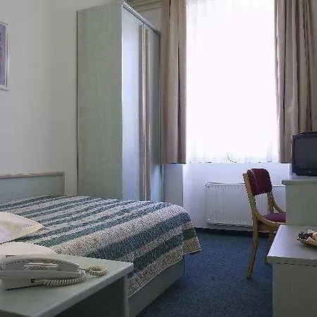 Lipa, & Bistro Hotel 3*