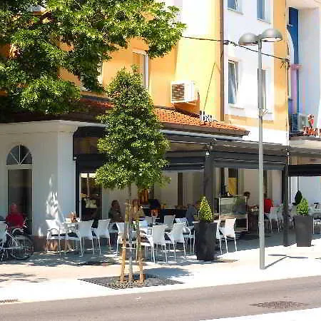 ホテル Lipa, & Bistro