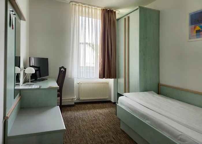 Lipa, & Bistro Hotel