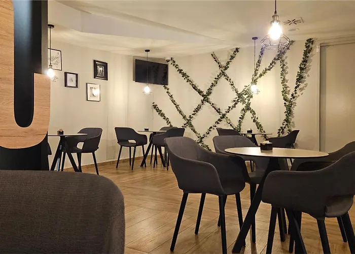 Lipa, & Bistro Hotel 3*