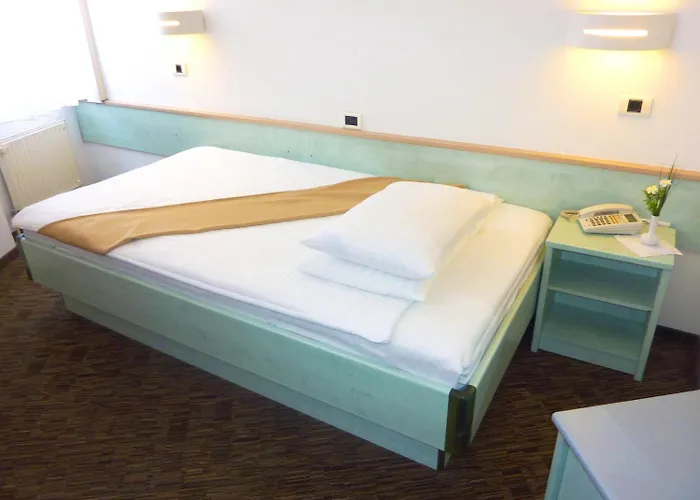 Lipa, & Bistro Hotel