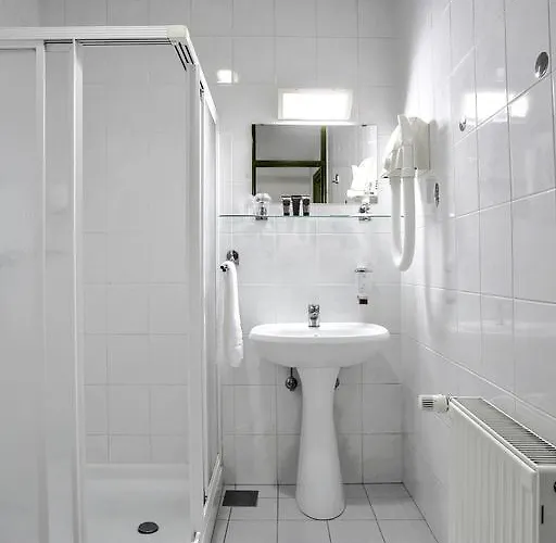 Lipa, & Bistro Hotel